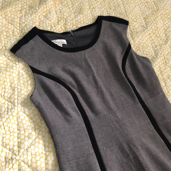 Kim Rogers Dresses & Skirts - Kim Rogers fitted petite gray dress